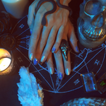 Carica l'immagine nel visualizzatore di Gallery, Smalto adesivo colore lilla e decorazione stelle e lune dorate