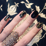 Carica l'immagine nel visualizzatore di Gallery, Smalto adesivo colore nero e disegni di fiori dorati