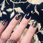 Carica l'immagine nel visualizzatore di Gallery, Smalto adesivo colore nero e disegni di fiori dorati