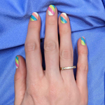 Carica l'immagine nel visualizzatore di Gallery, Smalto adesivo fantasia a righe oblique colorate